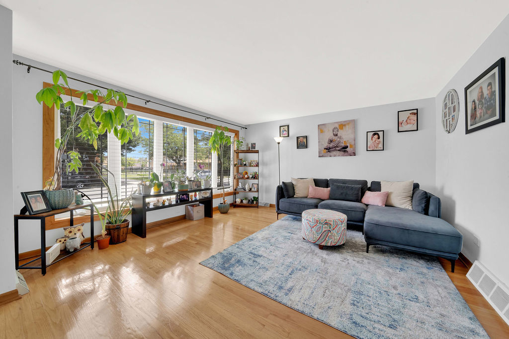 5943 W 55th Street