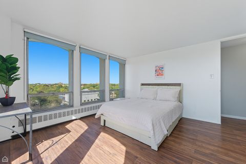 Tiny photo for 1400 E 55th Place #702S, Chicago, IL 60637 (MLS # 12487874)