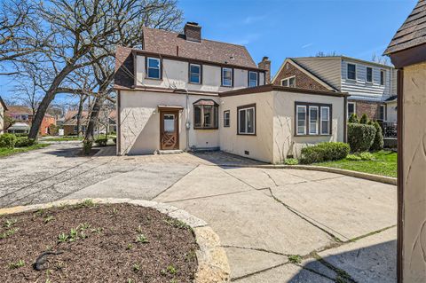 A home in La Grange Park