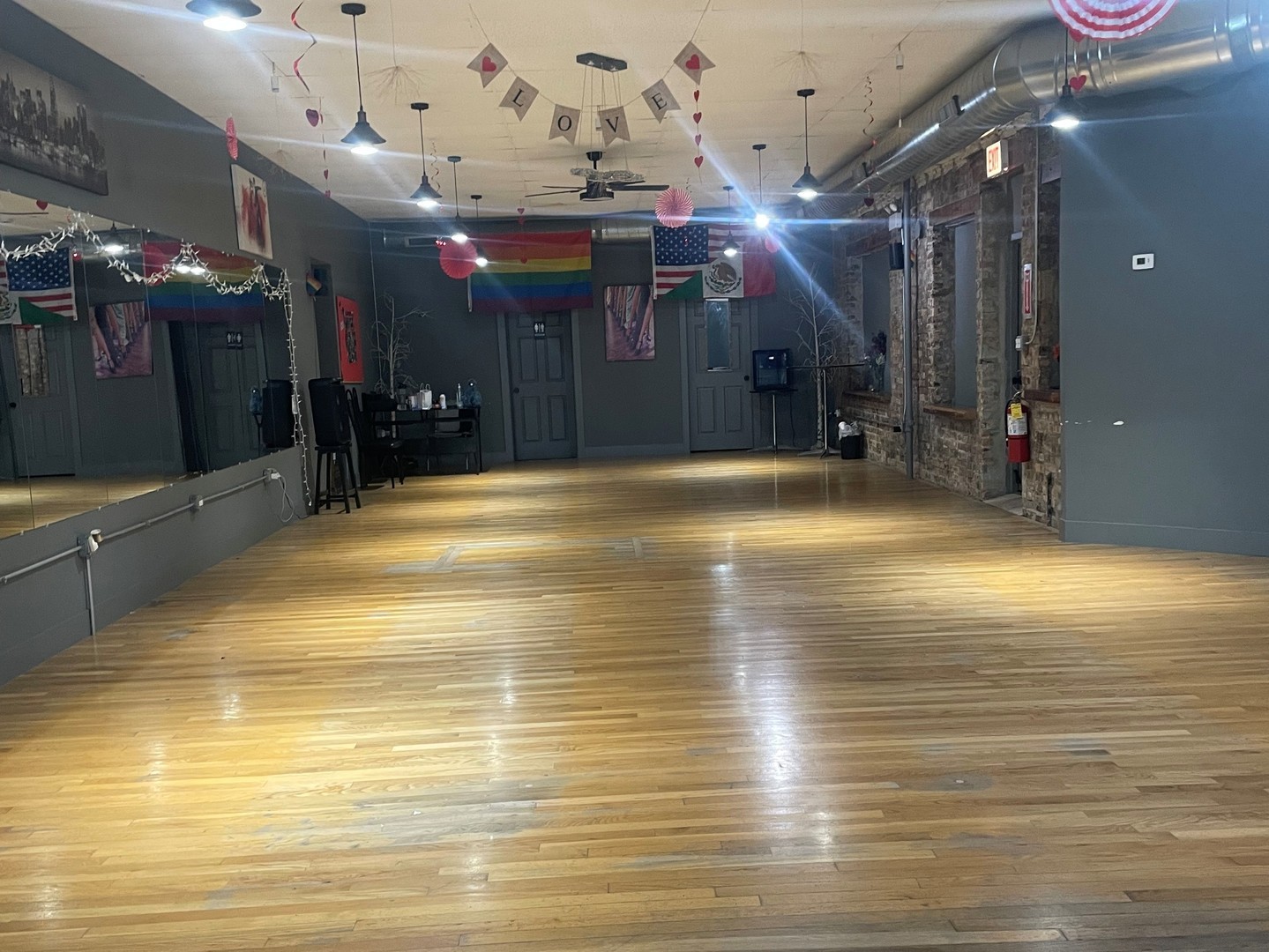 5844-5848 W MONTROSE Avenue