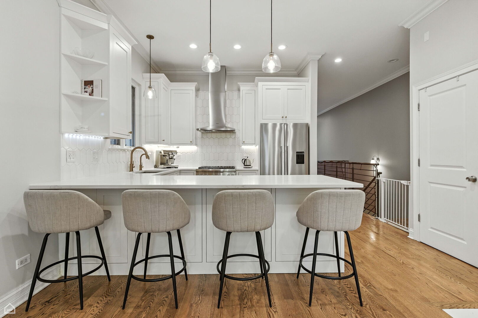 2920 N Damen Avenue 1