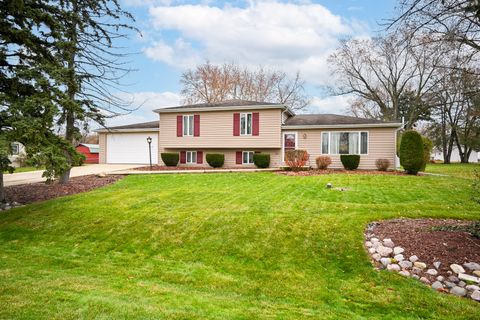 Photo of 1N307 RICHARD Avenue, Wheaton, IL 60188 (MLS # 12524438)