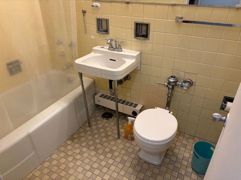Tiny photo for 6118 N Sheridan Road #206, Chicago, IL 60660 (MLS # 12302186)