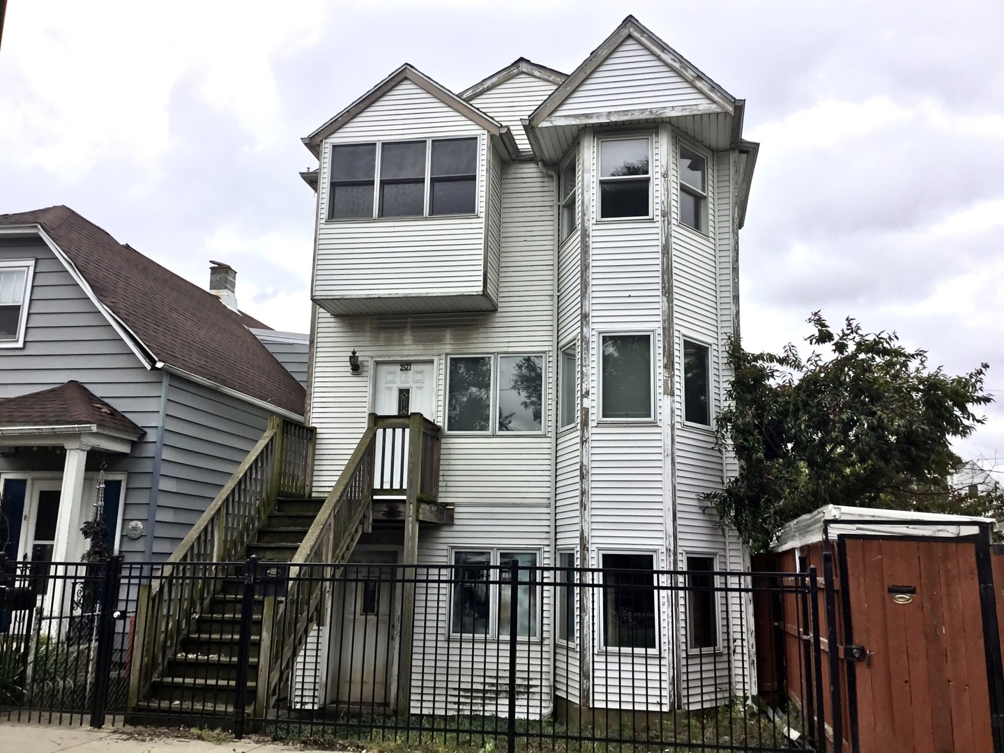 2527 W 46th Street