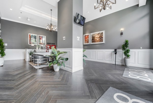 828 W Grace Street 903