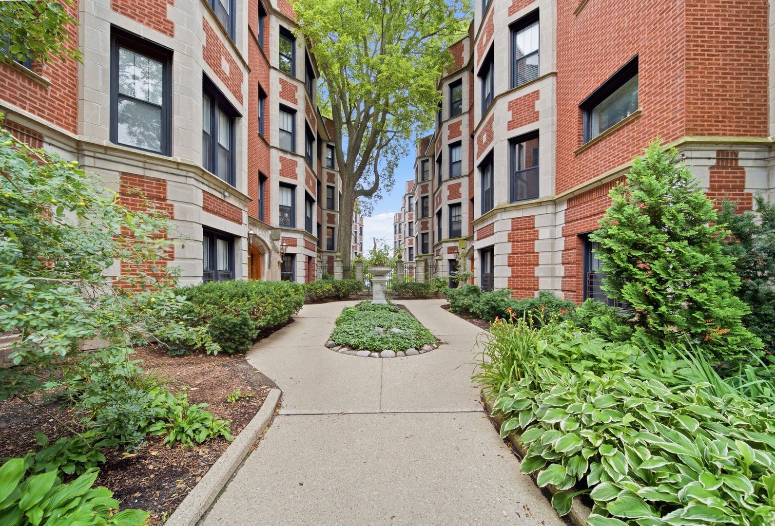 7639 N Eastlake Terrace 1D
