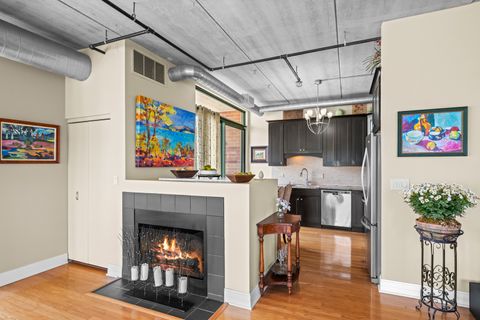 Tiny photo for 1 S Highland Avenue #800, Arlington Heights, IL 60005 (MLS # 12499171)