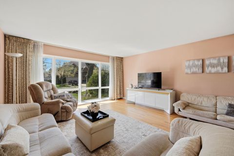 Tiny photo for 4650 W Lunt Avenue, Lincolnwood, IL 60712 (MLS # 12618833)