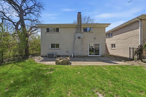 Tiny photo for 4650 W Lunt Avenue, Lincolnwood, IL 60712 (MLS # 12618833)