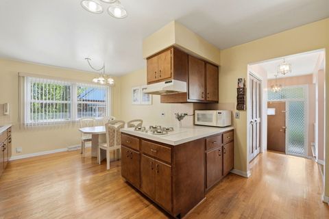 Tiny photo for 4650 W Lunt Avenue, Lincolnwood, IL 60712 (MLS # 12618833)