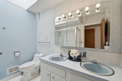 Tiny photo for 4650 W Lunt Avenue, Lincolnwood, IL 60712 (MLS # 12618833)