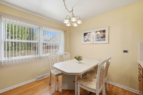 Tiny photo for 4650 W Lunt Avenue, Lincolnwood, IL 60712 (MLS # 12618833)