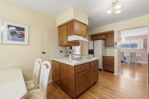 Tiny photo for 4650 W Lunt Avenue, Lincolnwood, IL 60712 (MLS # 12618833)