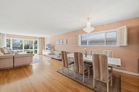 Tiny photo for 4650 W Lunt Avenue, Lincolnwood, IL 60712 (MLS # 12618833)