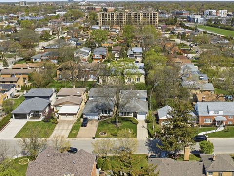 Tiny photo for 4650 W Lunt Avenue, Lincolnwood, IL 60712 (MLS # 12618833)