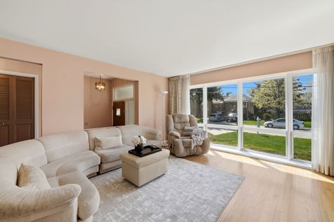 Tiny photo for 4650 W Lunt Avenue, Lincolnwood, IL 60712 (MLS # 12618833)