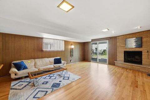Tiny photo for 4650 W Lunt Avenue, Lincolnwood, IL 60712 (MLS # 12618833)