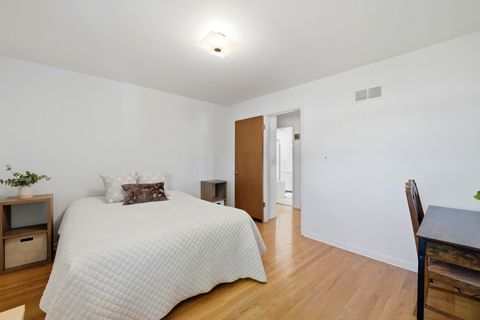 Tiny photo for 4650 W Lunt Avenue, Lincolnwood, IL 60712 (MLS # 12618833)