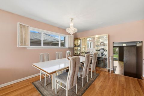 Tiny photo for 4650 W Lunt Avenue, Lincolnwood, IL 60712 (MLS # 12618833)
