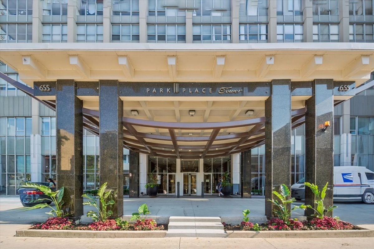 655 W Irving Park Road 402