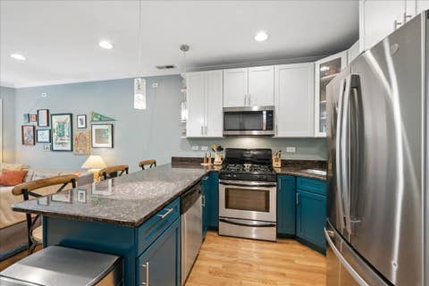Tiny photo for 4105 N Lawndale Avenue #401, Chicago, IL 60618 (MLS # 12655021)