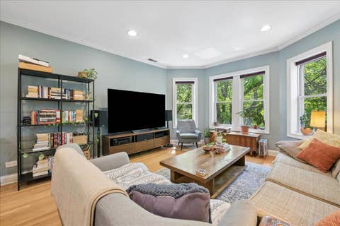 Tiny photo for 4105 N Lawndale Avenue #401, Chicago, IL 60618 (MLS # 12655021)