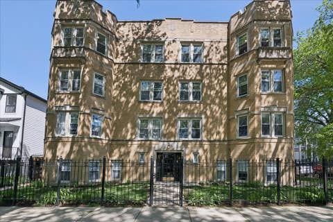 Photo of 4105 N Lawndale Avenue #401, Chicago, IL 60618 (MLS # 12655021)