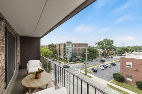Tiny photo for 828 GRACELAND Avenue #502, Des Plaines, IL 60016 (MLS # 12716045)