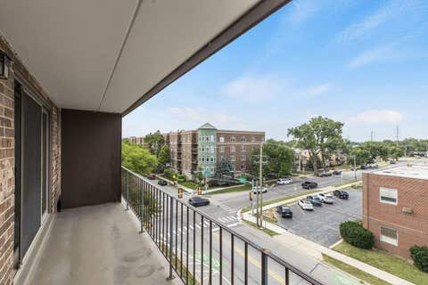 Tiny photo for 828 GRACELAND Avenue #502, Des Plaines, IL 60016 (MLS # 12716045)