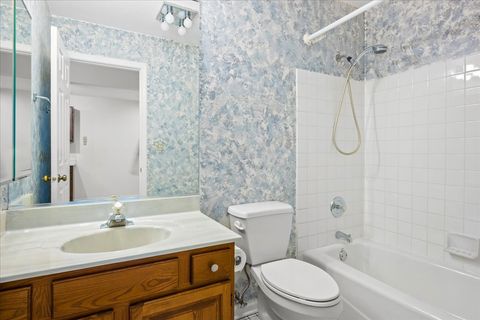 Tiny photo for 17 Sommerset Lane, Lincolnshire, IL 60069 (MLS # 12591235)