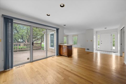 Tiny photo for 17 Sommerset Lane, Lincolnshire, IL 60069 (MLS # 12591235)