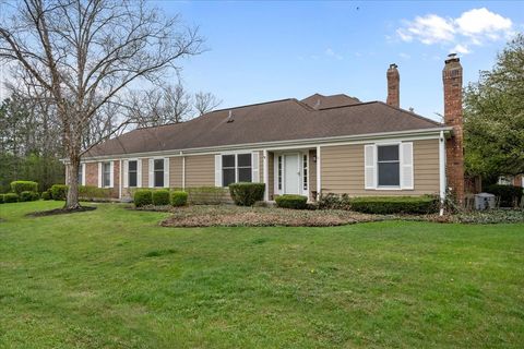 Photo of 17 Sommerset Lane, Lincolnshire, IL 60069 (MLS # 12591235)