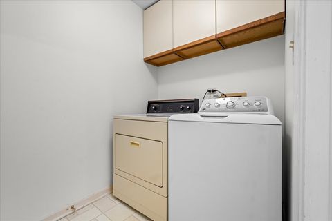 Tiny photo for 17 Sommerset Lane, Lincolnshire, IL 60069 (MLS # 12591235)