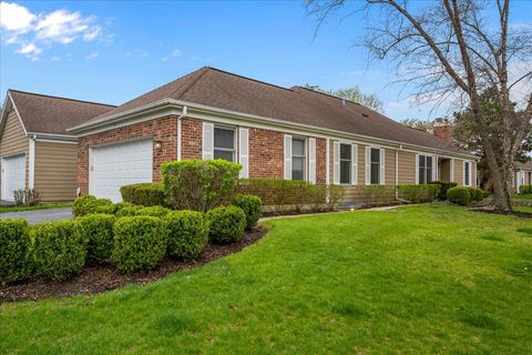 Tiny photo for 17 Sommerset Lane, Lincolnshire, IL 60069 (MLS # 12591235)