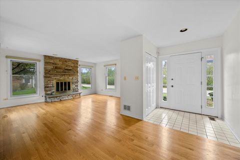 Tiny photo for 17 Sommerset Lane, Lincolnshire, IL 60069 (MLS # 12591235)