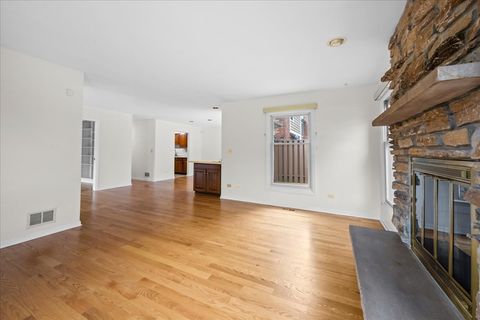 Tiny photo for 17 Sommerset Lane, Lincolnshire, IL 60069 (MLS # 12591235)