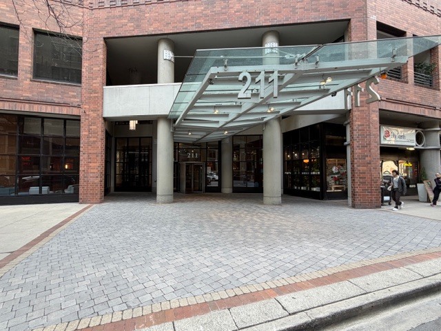 211 E Ohio Street 2409