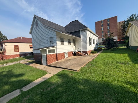 Tiny photo for 410 E Locust Street, Harrisburg, IL 62946 (MLS # 12716127)