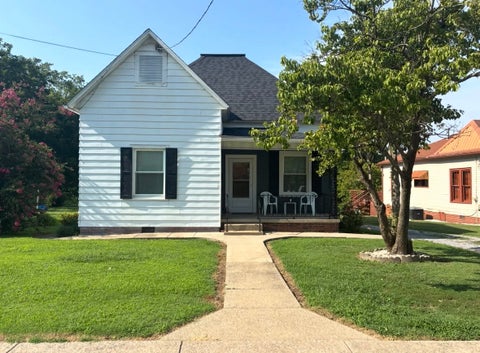 Photo of 410 E Locust Street, Harrisburg, IL 62946 (MLS # 12716127)