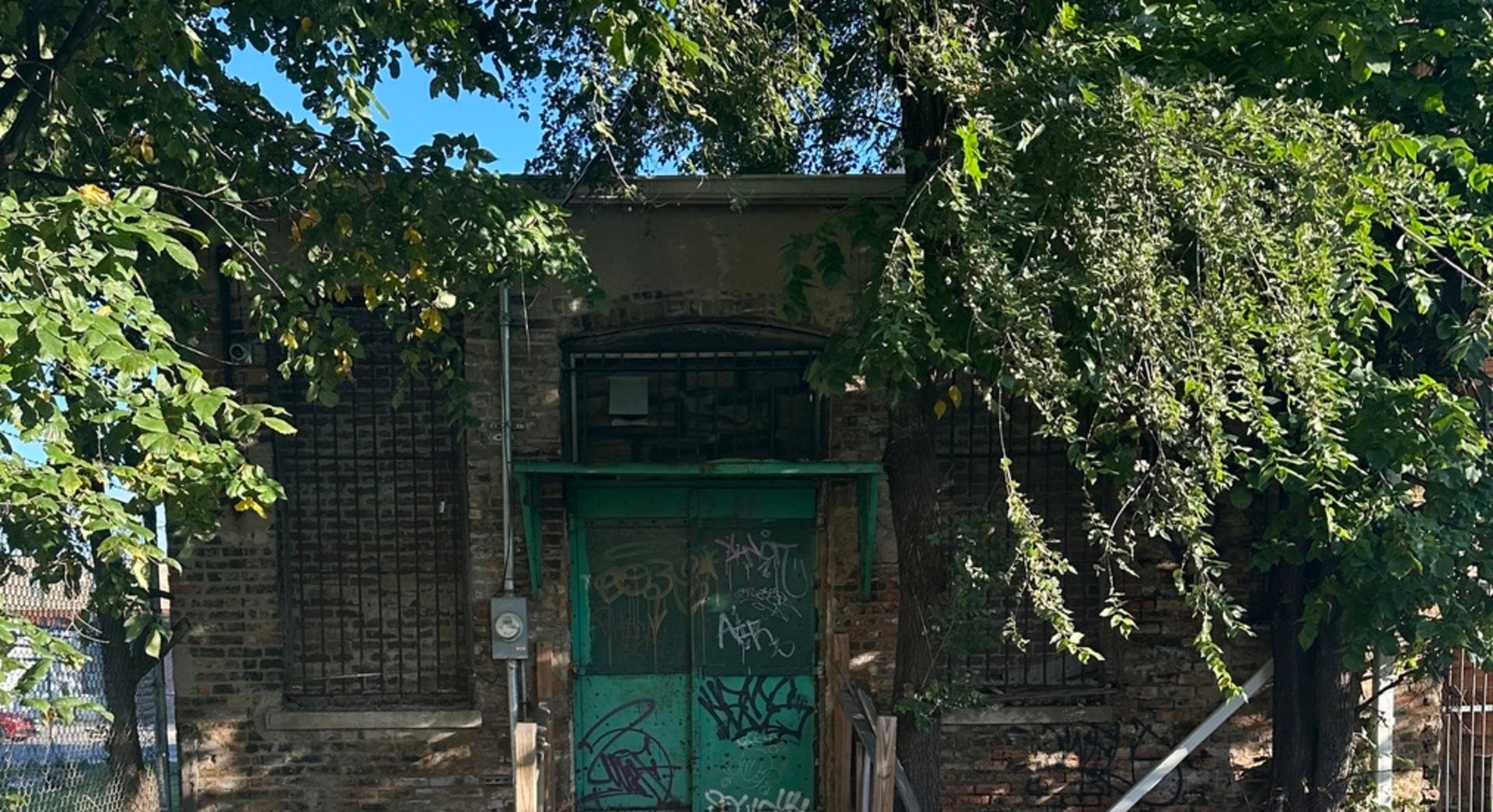 2343 W Roosevelt Road