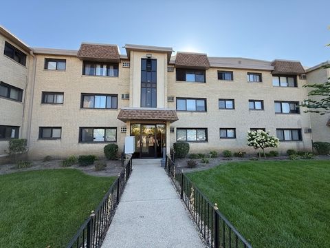 Photo of 9631 Brandy Court #7, Des Plaines, IL 60016 (MLS # 12485811)