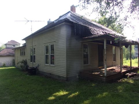Photo of 201 E North Street, Waynesville, IL 61778 (MLS # 12432728) Photo of 201 E North Street, Waynesville, IL 61778 (MLS # 12432728)