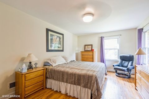 Tiny photo for 1909 Louise Street, Crystal Lake, IL 60014 (MLS # 12476045)