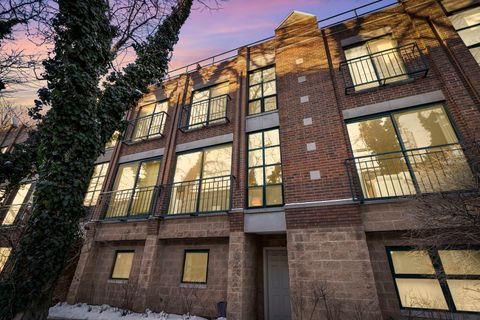 Photo of 2501 N WAYNE Avenue #14, Chicago, IL 60614 (MLS # 12565124)