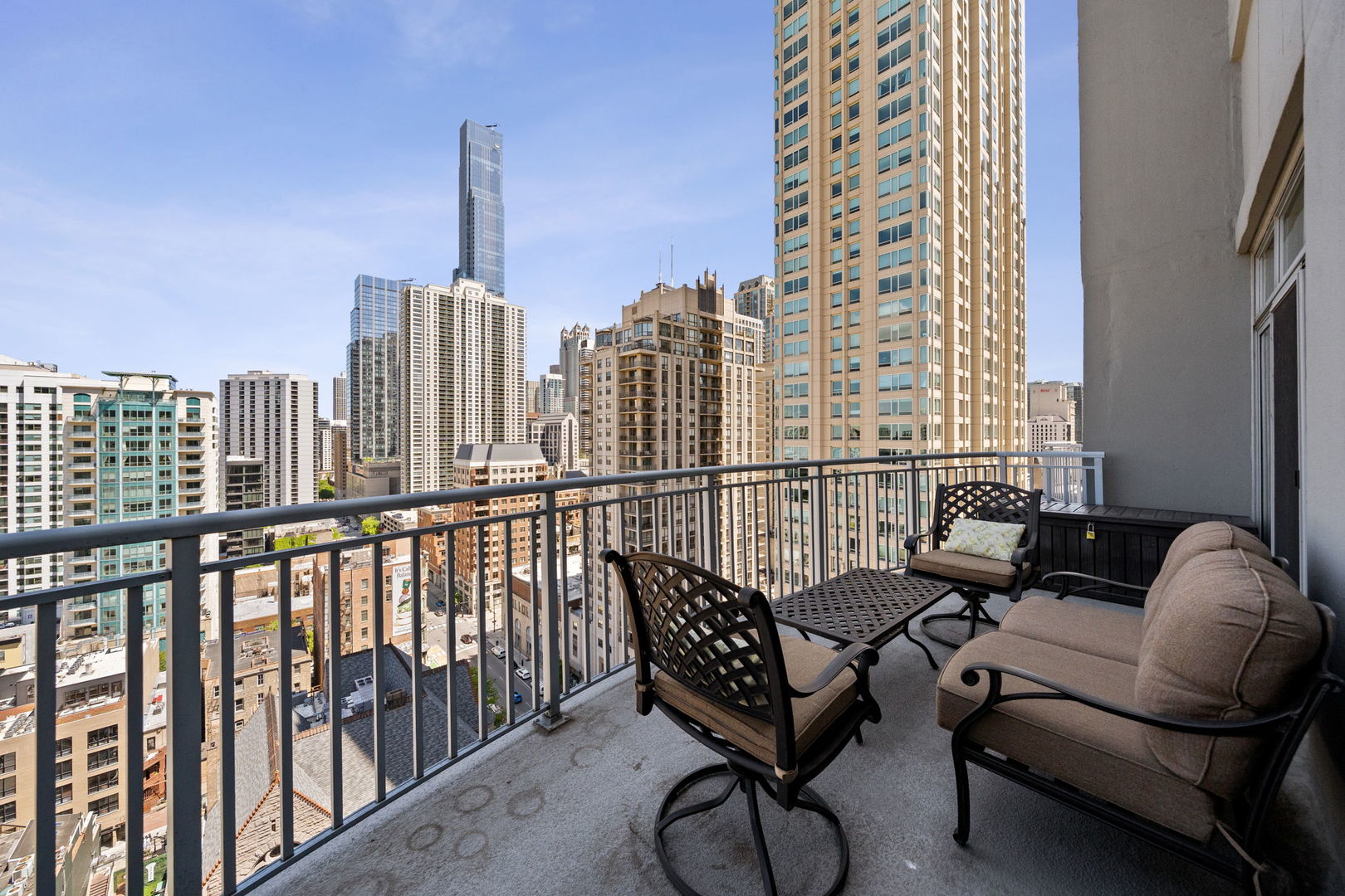 600 N Dearborn Street 2005