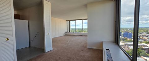 Tiny photo for 5455 N Sheridan Road #2415, Chicago, IL 60640 (MLS # 12491657)