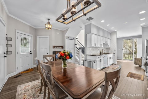 Tiny photo for 1423 Walnut Hill Avenue #1423, St. Charles, IL 60174 (MLS # 12771670)