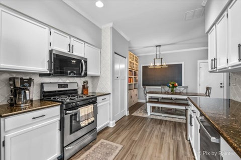 Tiny photo for 1423 Walnut Hill Avenue #1423, St. Charles, IL 60174 (MLS # 12771670)