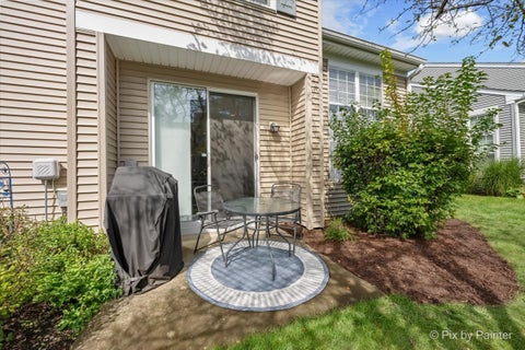 Tiny photo for 1423 Walnut Hill Avenue #1423, St. Charles, IL 60174 (MLS # 12771670)