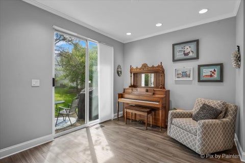 Tiny photo for 1423 Walnut Hill Avenue #1423, St. Charles, IL 60174 (MLS # 12771670)